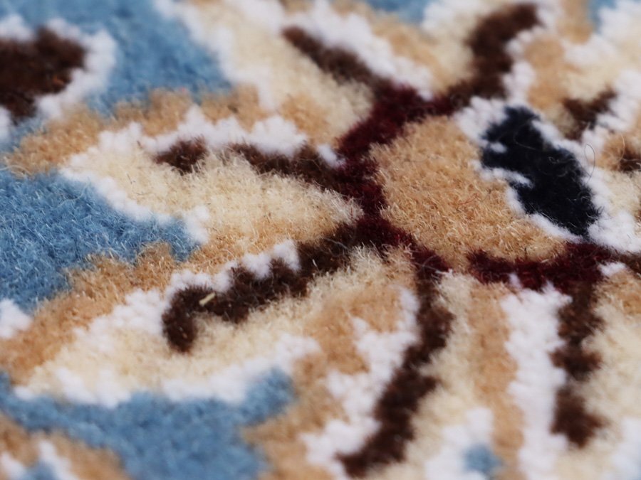 魁◆未使用極上品 最高級ペルシャ絨毯 ナイン産 手織り ウール＆シルク 裏タグ付き 174×117㎝ 最高級品質 モスクゴンバディメダリオン_画像5