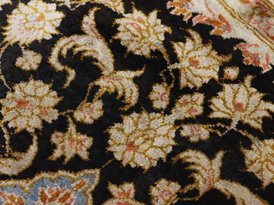 魁◆高級ペルシャ絨毯 イラン クム産 ヌーリ工房 シルク100% 手織り 81万ノット 90×59.5㎝ メダリオン_画像5