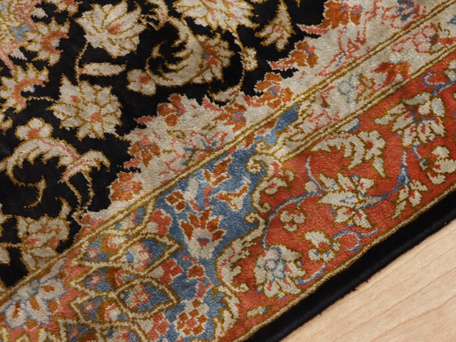 魁◆高級ペルシャ絨毯 イラン クム産 ヌーリ工房 シルク100% 手織り 81万ノット 90×59.5㎝ メダリオン_画像6