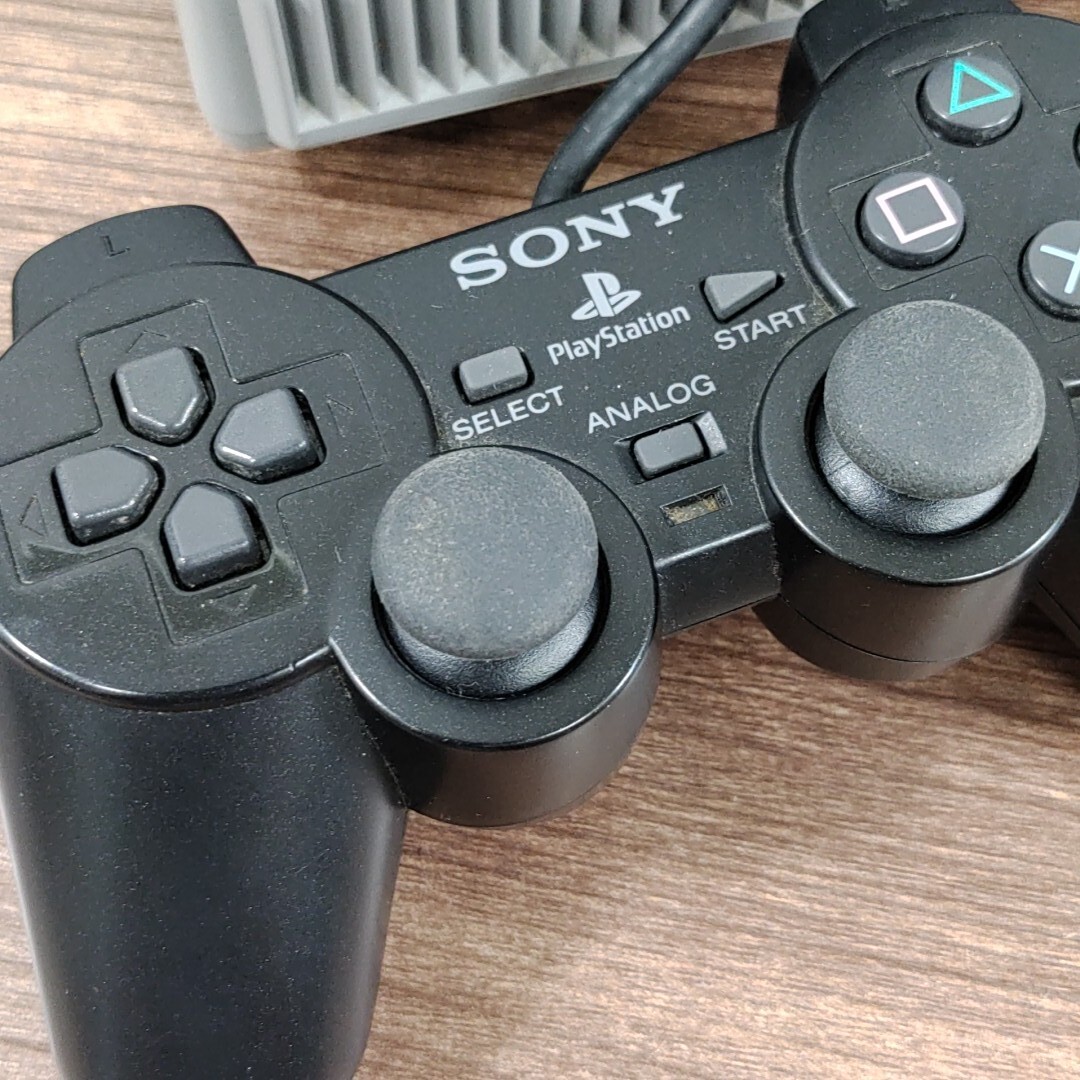 プレイステーション初代モデル  SCPH-7000 コントローラー・ソフト付  PlayStation の画像7