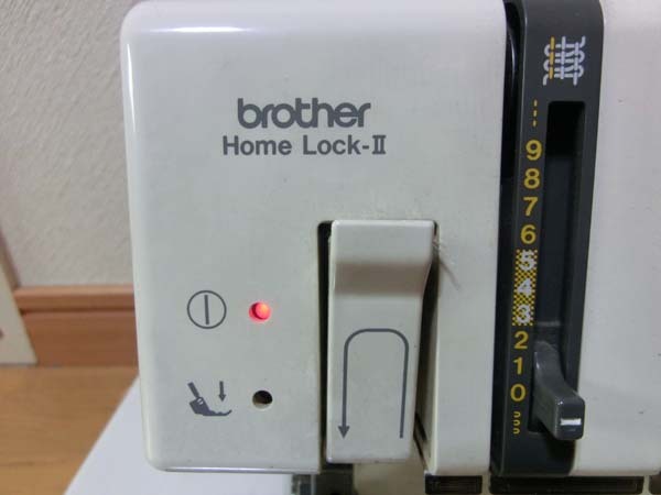 ■brother HOME ROCK-Ⅱ TE4-B775 ブラザー ロックミシン ホームロック 針上下動作確認済み 中古 メンテナンス前提 JUNK品で 送料無料！の画像6