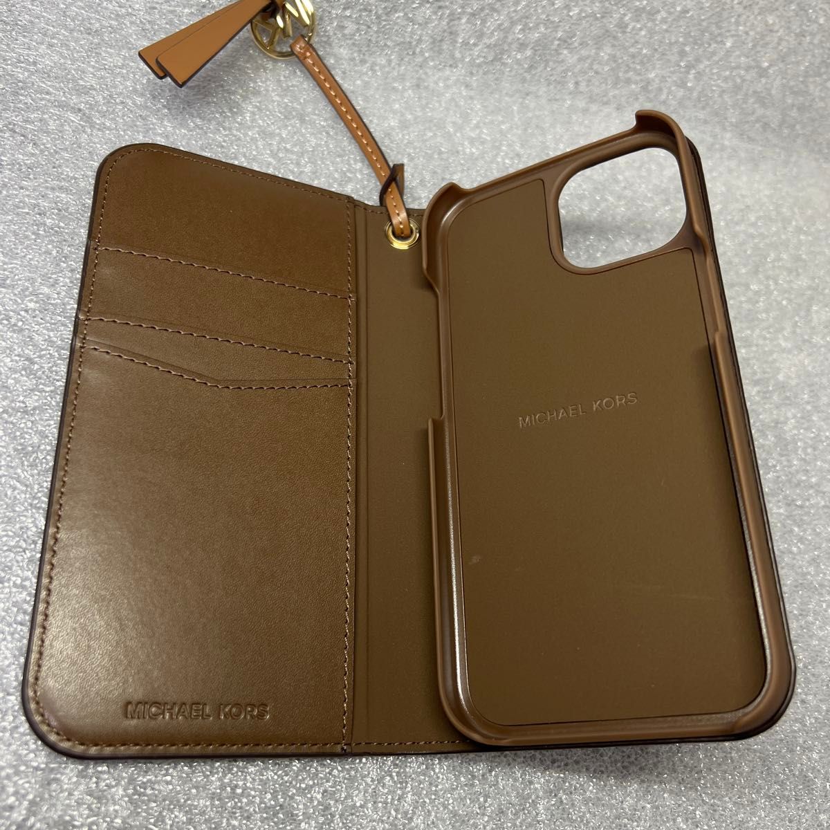 MICHEAL KORS iPhone15用ケース　未使用品