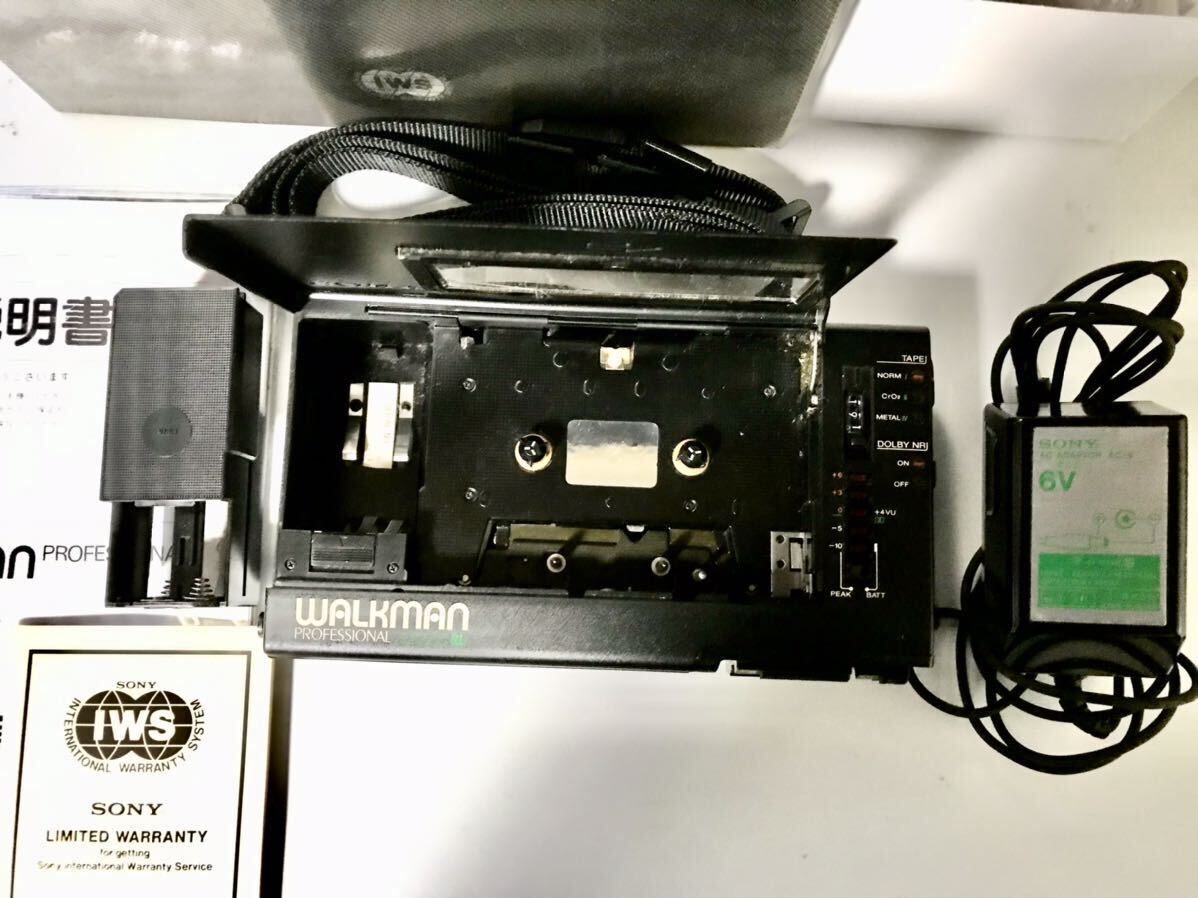 SONY WALKMAN Professional WM-D6 カセットプレーヤー (ジャンク品) 、元箱、カバー、ベルト、AC-9(専用ACアダプター)。の画像4