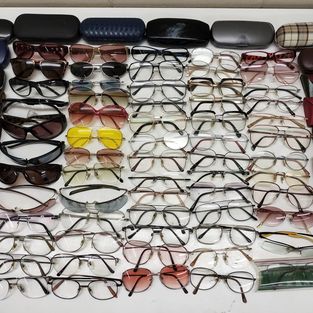 A【M-120】眼鏡 おまとめ 大量 メガネ ケース メーカー ブランド入りかも? ジャンク_画像1