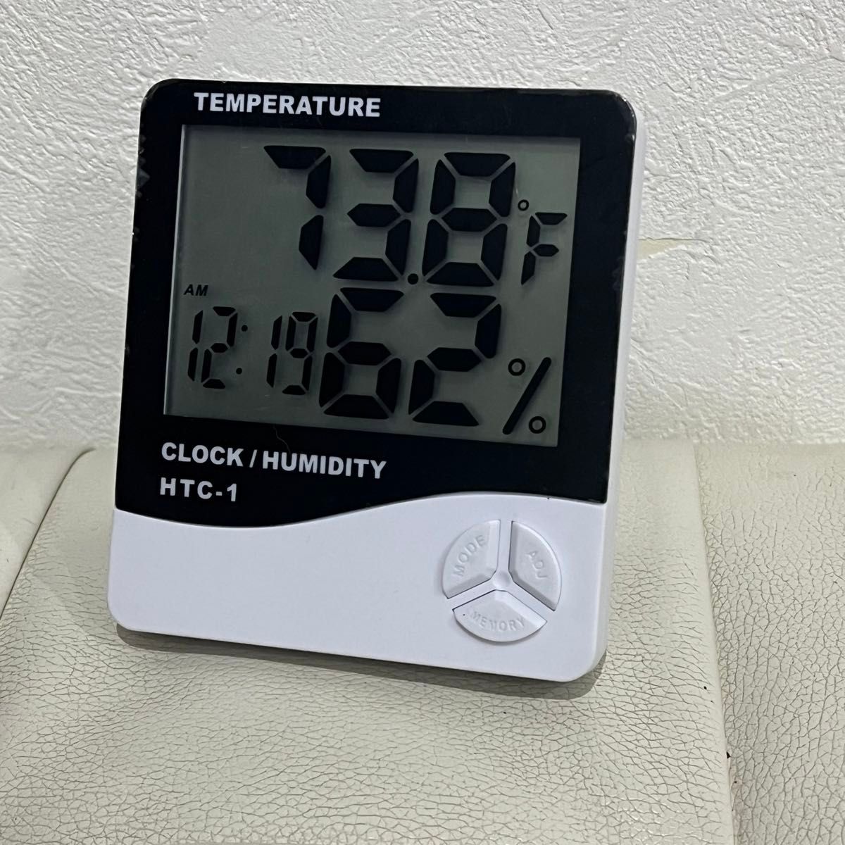 デジタル　温度計　 湿度計 時計 アラーム 温度 湿度　大画面　軽量　卓上　壁掛け　単4電池付き　海外輸入　新品　未使用
