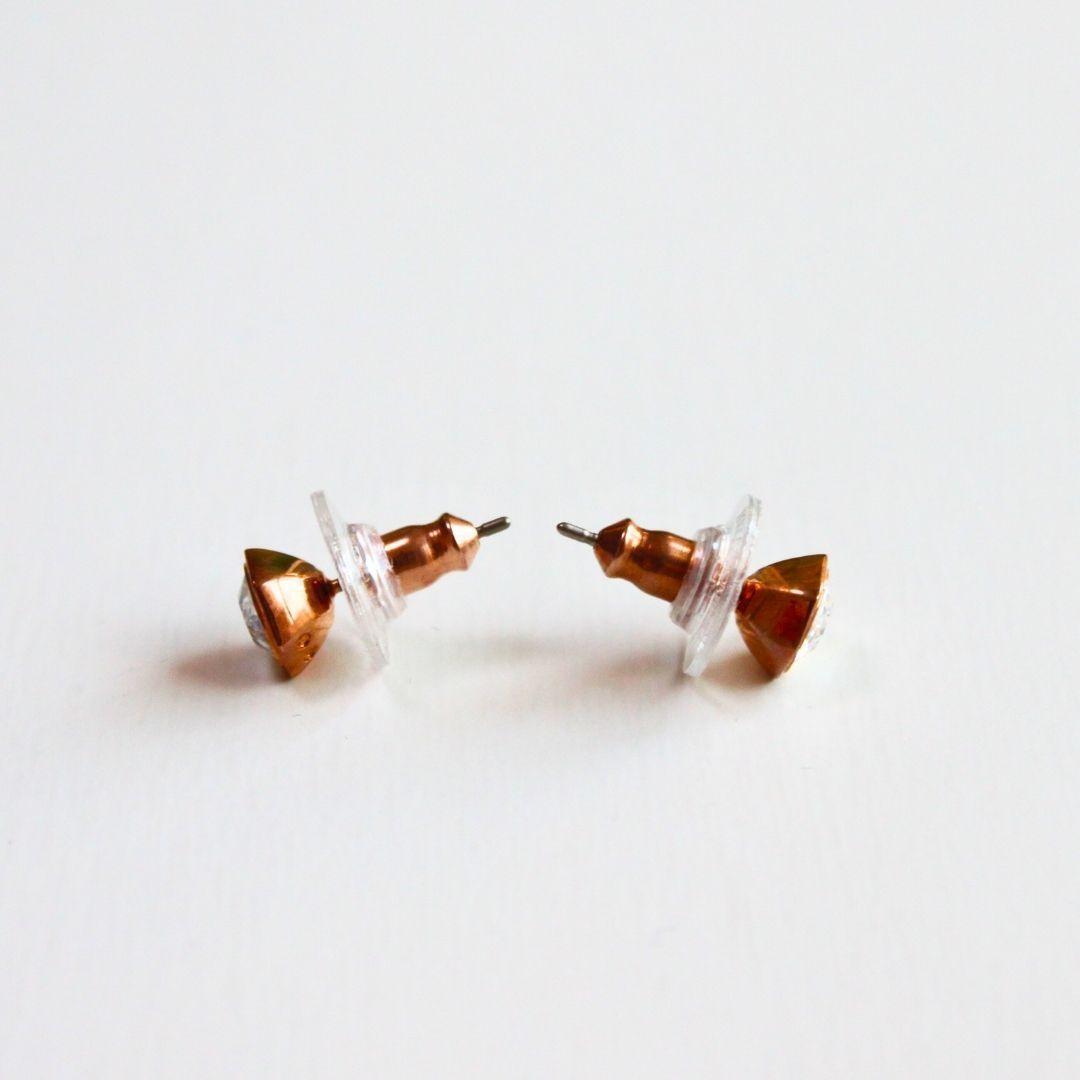美品】スワロフスキー 六角形クリスタル スタッドピアス ローズ 美品】スワロフスキー 六角形クリスタル スタッドピアス ローズ