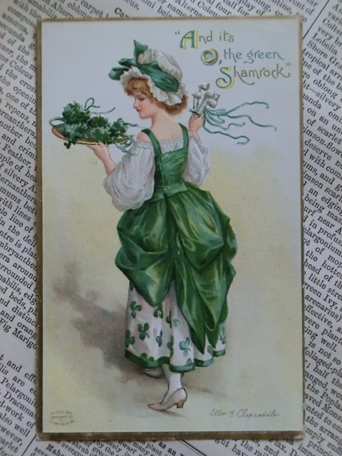 アンティーク 古いポストカード・絵葉書 * St.Patrick's Dayシリーズ シャムロック柄のドレスの女性 * クラップサドル1920年消印 の画像1