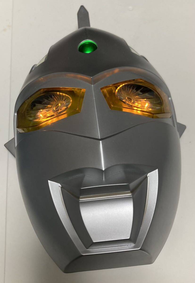  most lot Ultra Seven van Puresuto A. luminescence display .25 centimeter replica mask eyes . beam lamp . shines box damage large unopened 2007