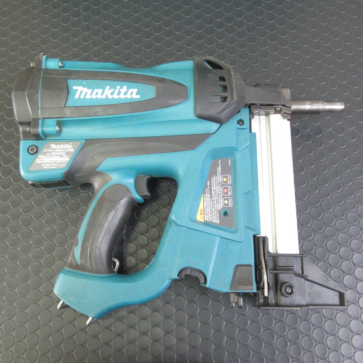 Makita マキタ コンクリート用ガスピン打ち機 GN420C 使用ピン：19～40mm バッテリー＋充電器付き 【 中古品 / 動作確認済み 】_画像3