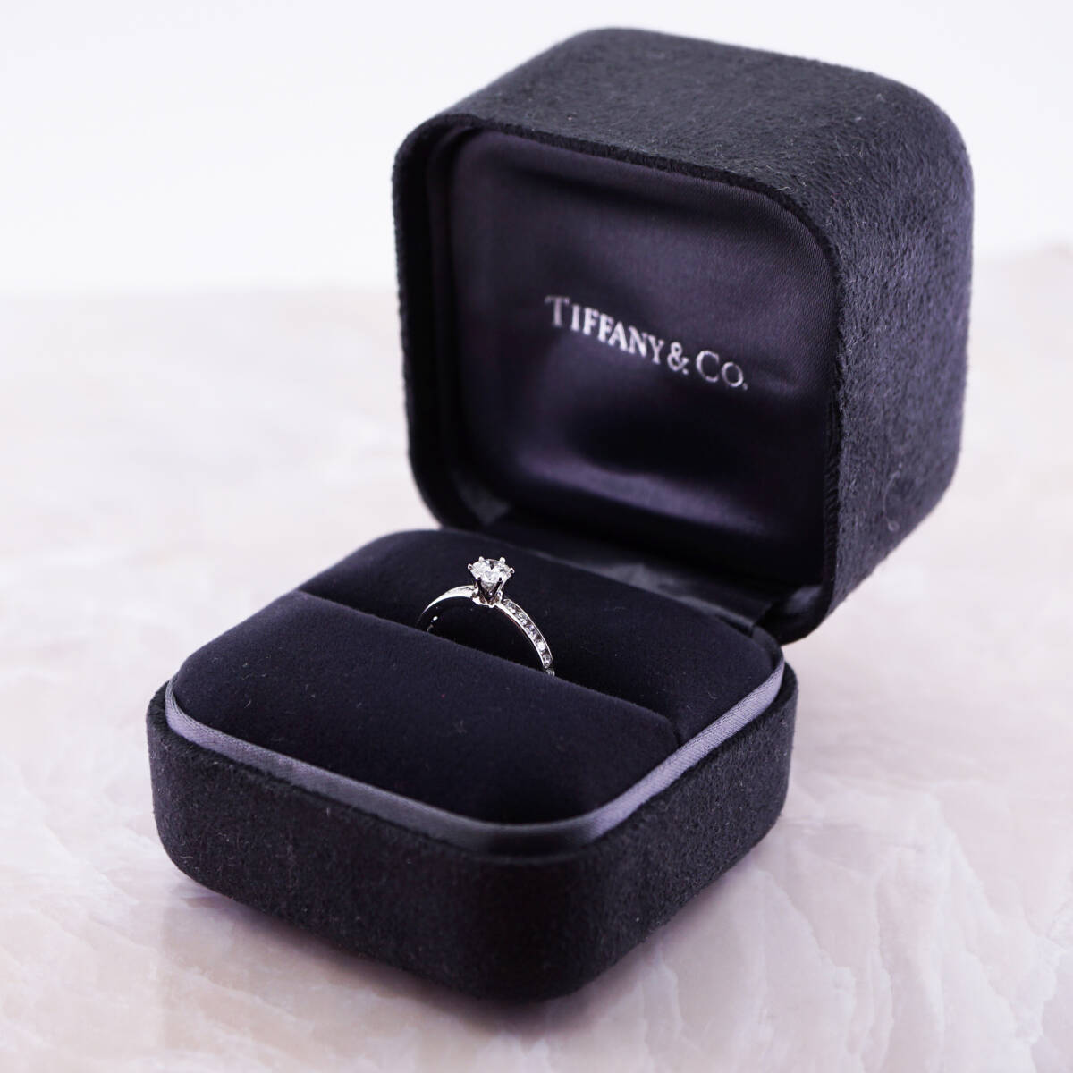 31658 ★Tiffany&Co.★ ソリテール チャネルセット ダイヤリング 婚約指輪 0.328ct_画像4