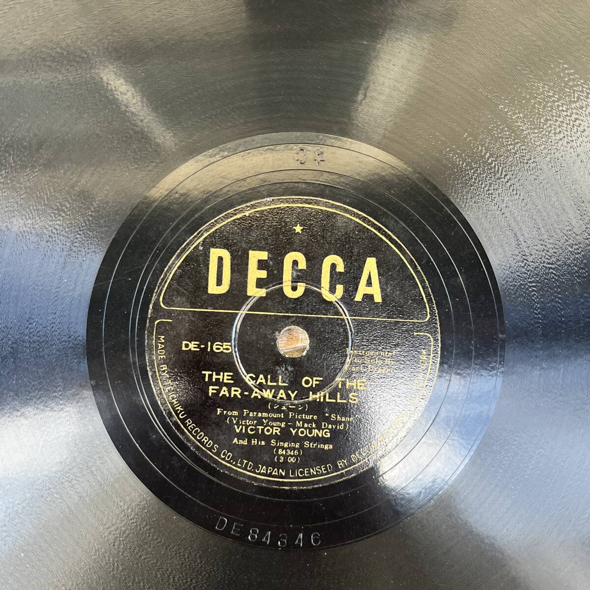 【SP盤 78RPM レコード】VICTOR YOUNG / THE CALL OF FAR-AWAY HILLS / TEICHIKU JAPAN/DECCA DE-165(盤面 /ジャケット : VG+/VG+) _画像5