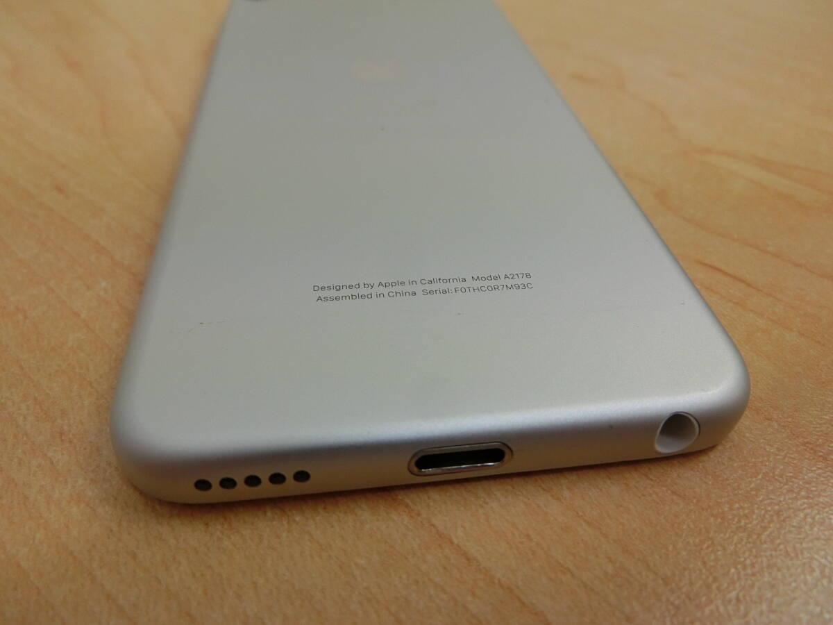 (930) Apple/アップル MVHV2J/A A2178 iPod touch 第7世代 32GB シルバー アイポッド タッチ デジタルオーディオプレーヤー イヤフォンの画像4