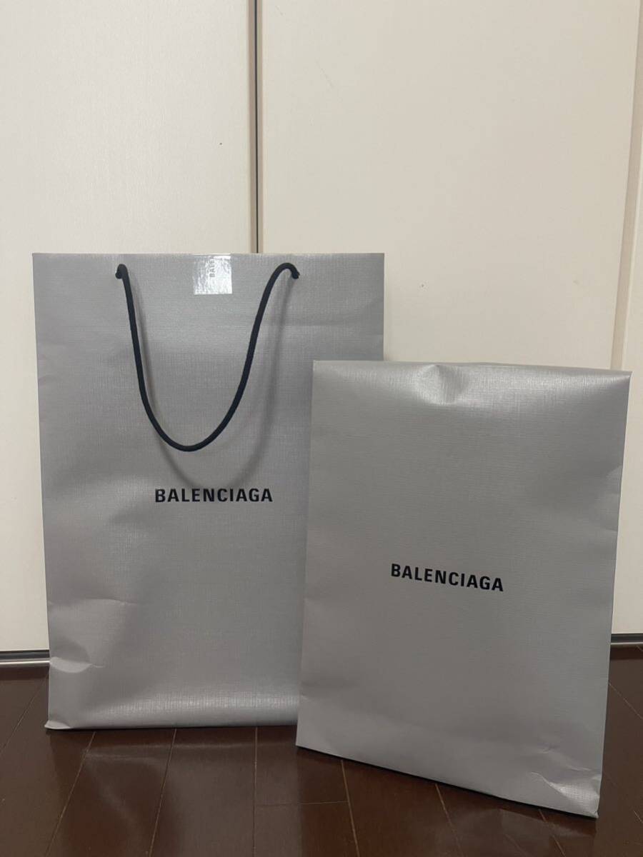 新品未使用　正規品 イタリア製 バレンシアガ BALENCIAGA ロゴ フリンジ マフラー ブラック　サイズ230cm×38cm タグ付け　専用紙袋付_画像8