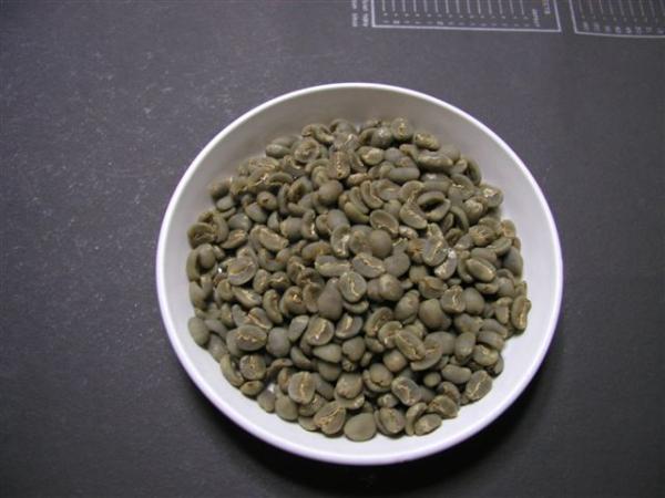 生豆 マンデリンプレミアム１キロバック 原生種のマンデリンです。　見た目がかわっておりますが、ハンドピックはしてあります。_画像1