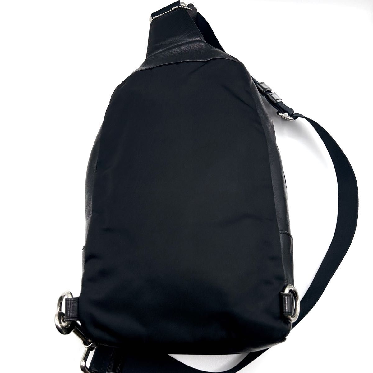 COACH コーチ ボディバッグ オールレザー メンズ ブラック 型押しロゴ 斜め掛け チャーム付き COACH コーチ ボディバッグ オールレザー メンズ ブラック 型押しロゴ 斜め掛け チャーム付き