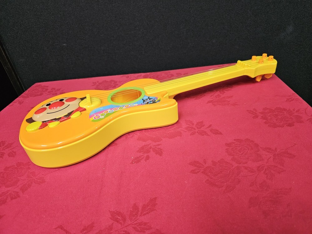 アンパンマン ギター 　 PINOCCHIO 子供 　キッズ 　楽器遊び　アンパンマンギター　楽器玩具　弦は４本　重さ 約298ｇ　ek-388y2_画像6
