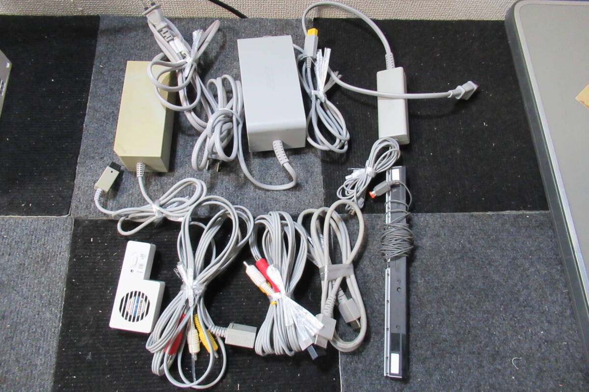 梱包前.B1243 任天堂 NINTENDO Wii RVL-001/9台、WiiU ACアダプター　WUP-002(JPN)、RVL-00（JPN）、WUP-011（JPN）現状品 _画像2