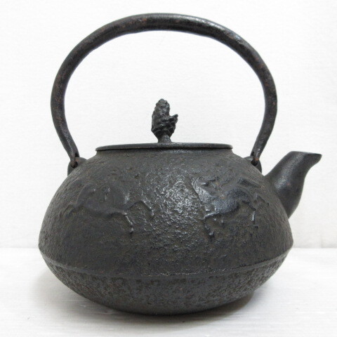 【保障できる】 14型 鉄瓶 南部鉄瓶 南部鉄器 岩鋳 馬肌 金属工芸品 茶道具 ヤカン 黒 1.5L 鉄瓶