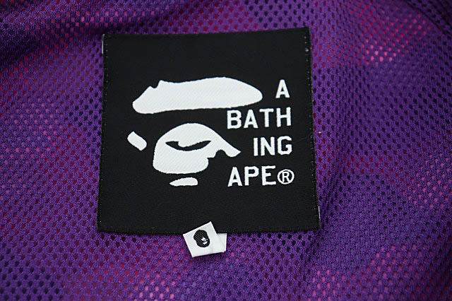 アベイシングエイプ A BATHING APE カモフラ 迷彩 ロゴ プリント 袖ドッキング 2WAY ジップ アップ ジャケット ブルゾン M パープル ピンク_画像7