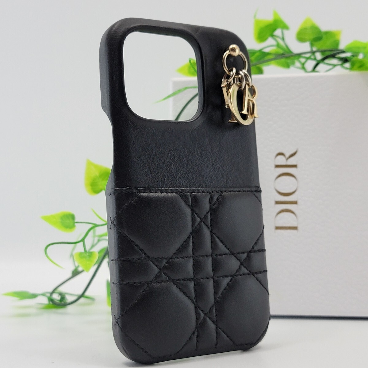 1円【美品】ディオール Dior iPhone 14/ Pro ケース カナージュ レディディオール チャーム ブラック 黒 ゴールド シリアル有りの画像1