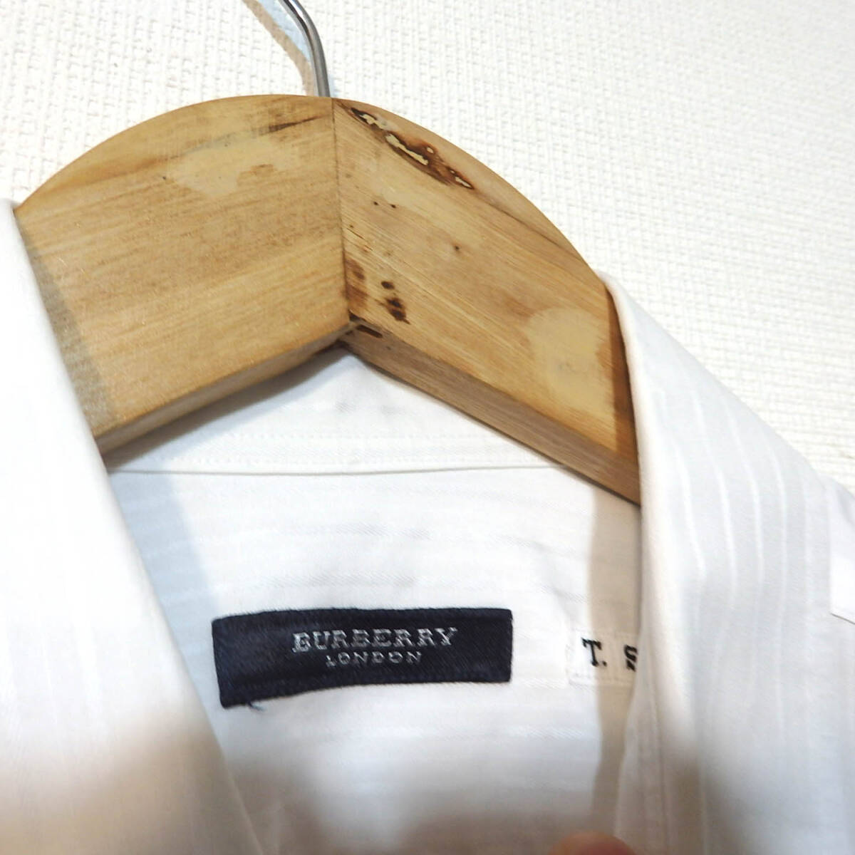 [ бесплатная доставка ] Burberry London кнопка рубашка / тень полоса initial есть три . длина рукава короткий . шея вокруг 39cm
