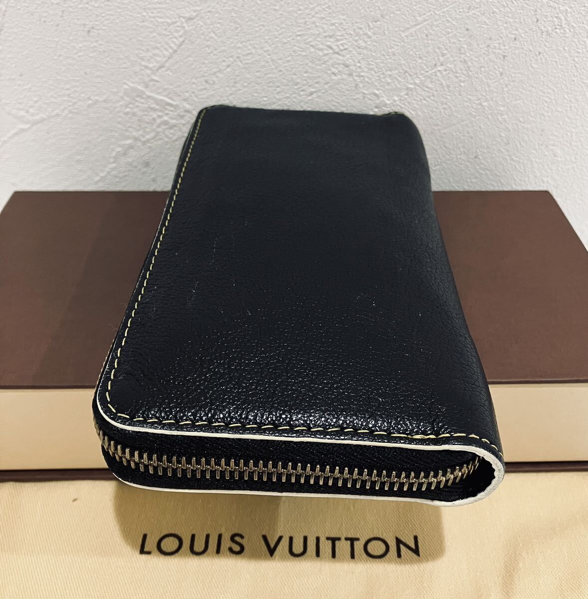 LOUIS VUITTON ★ 新品同様 ルイヴィトン レザー ジッピーウォレット 黒 高級ライン スハリライン ブラック 長財布_画像6