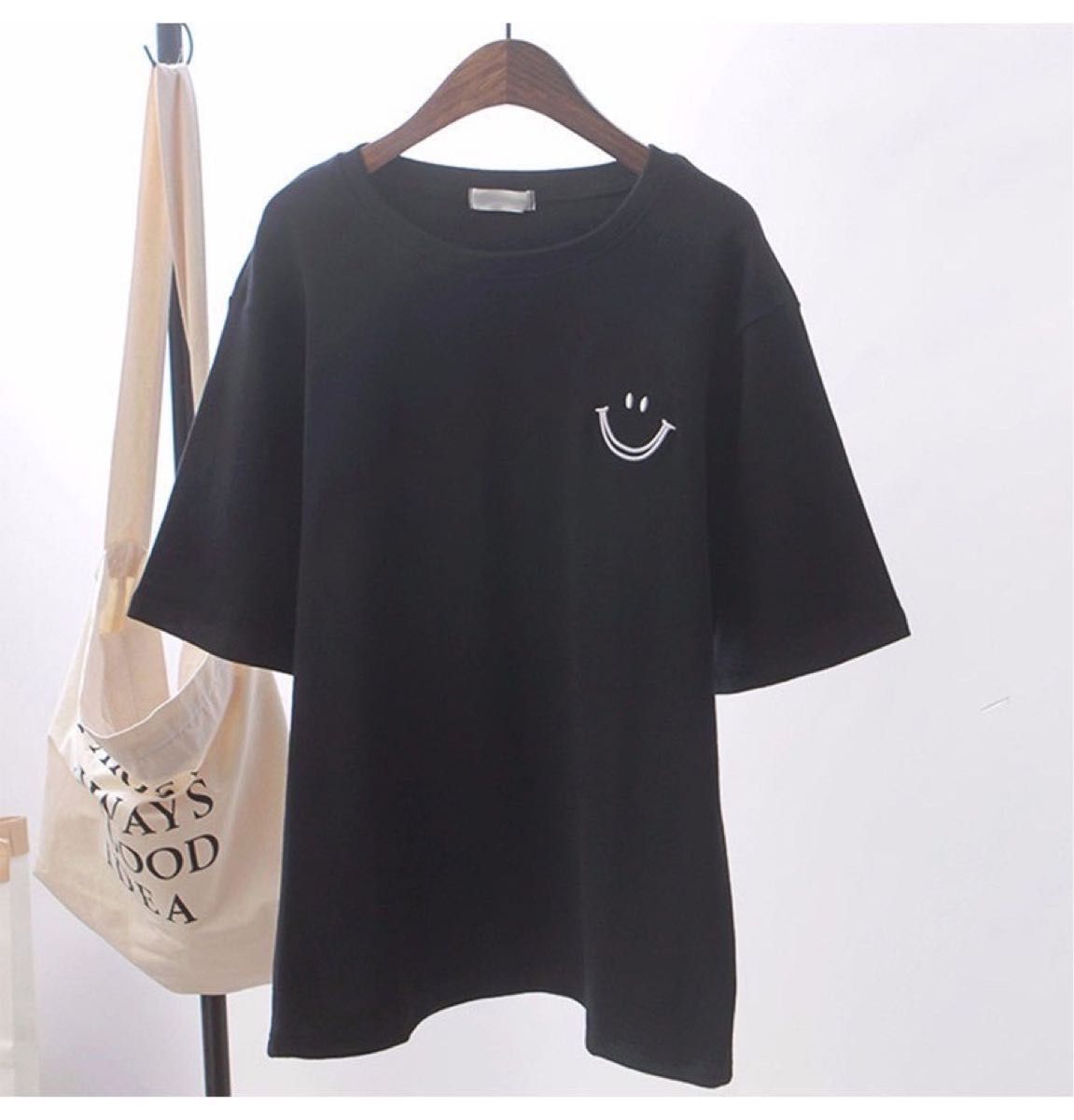 Tシャツ  半袖  韓国  笑顔 オーバーサイズ  カジュアル ロゴ　M  黒