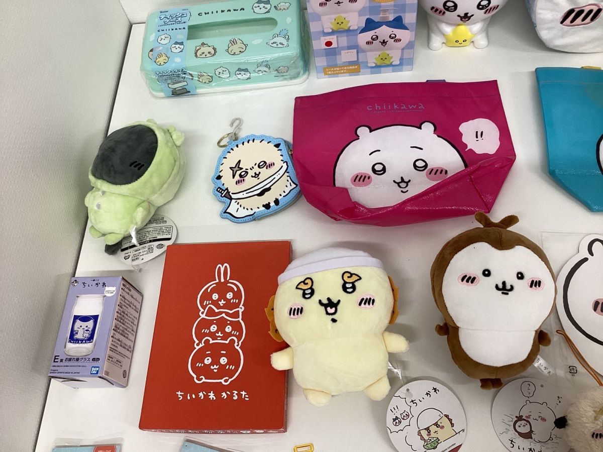 【現状】 ちいかわ グッズ まとめ売り ぬいぐるみ ソープボトル ブランケット バッグ ポーチ グラス ケーブルタイ 他_画像7