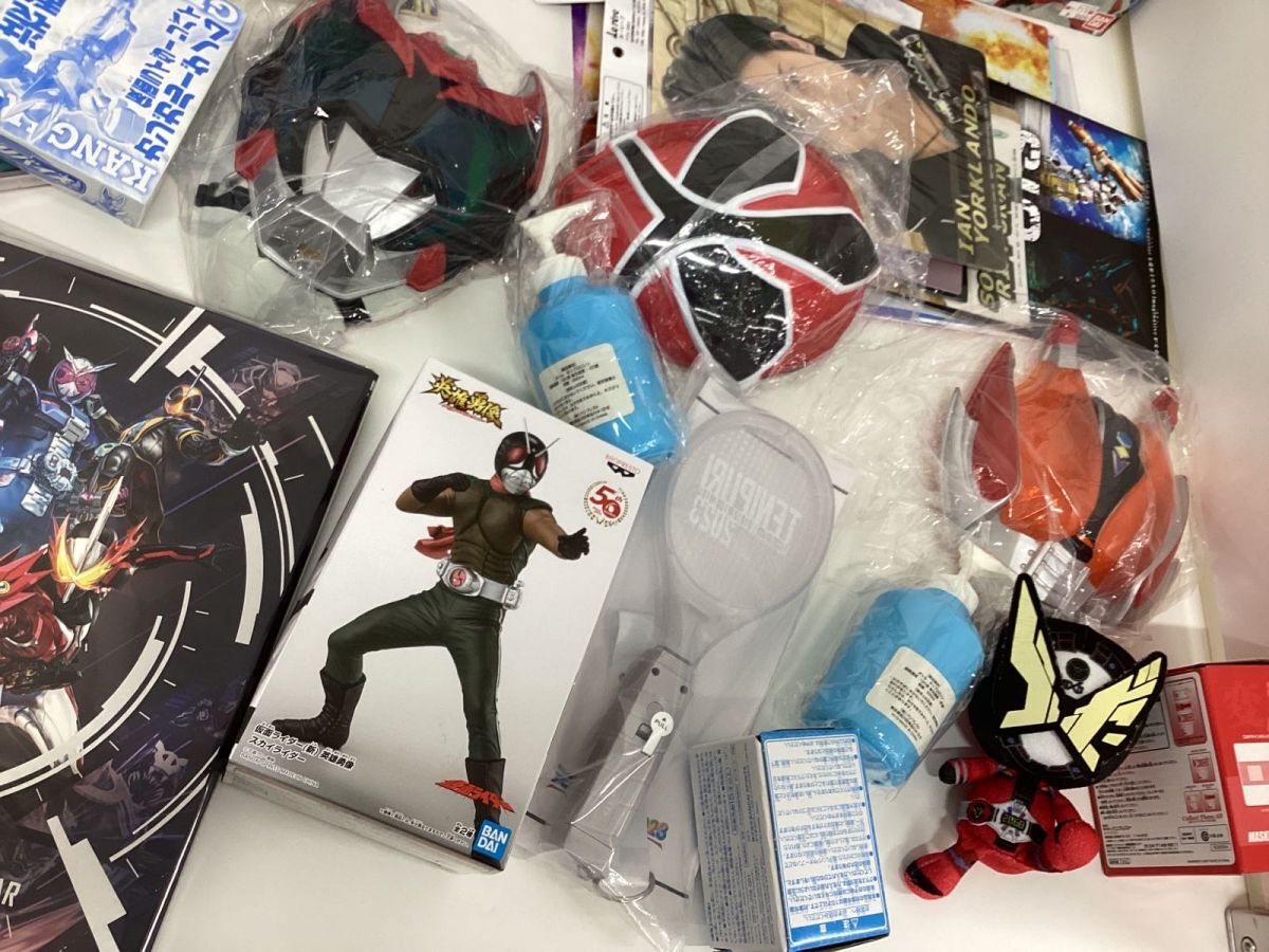 【同梱不可/現状】 特撮作品 グッズ まとめ売り 仮面ライダー ウルトラマン スーパー戦隊 他 ぬいぐるみ フィギュア ストラップ 他_画像6