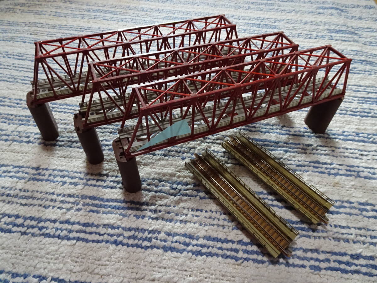 TOMIX 3003単線トラス形鉄橋(赤)(橋脚・2本付) ×3個（1個割れの修正有）・ガード付き高架レールHS140×2個_画像2