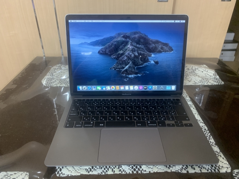 ① 極美品 Apple MacBook Air Retina A2179 2020 モデル Core i3 1.1GHz/13.3インチ/Win10 Pro/8GB/PCI SSD 256GB_画像1