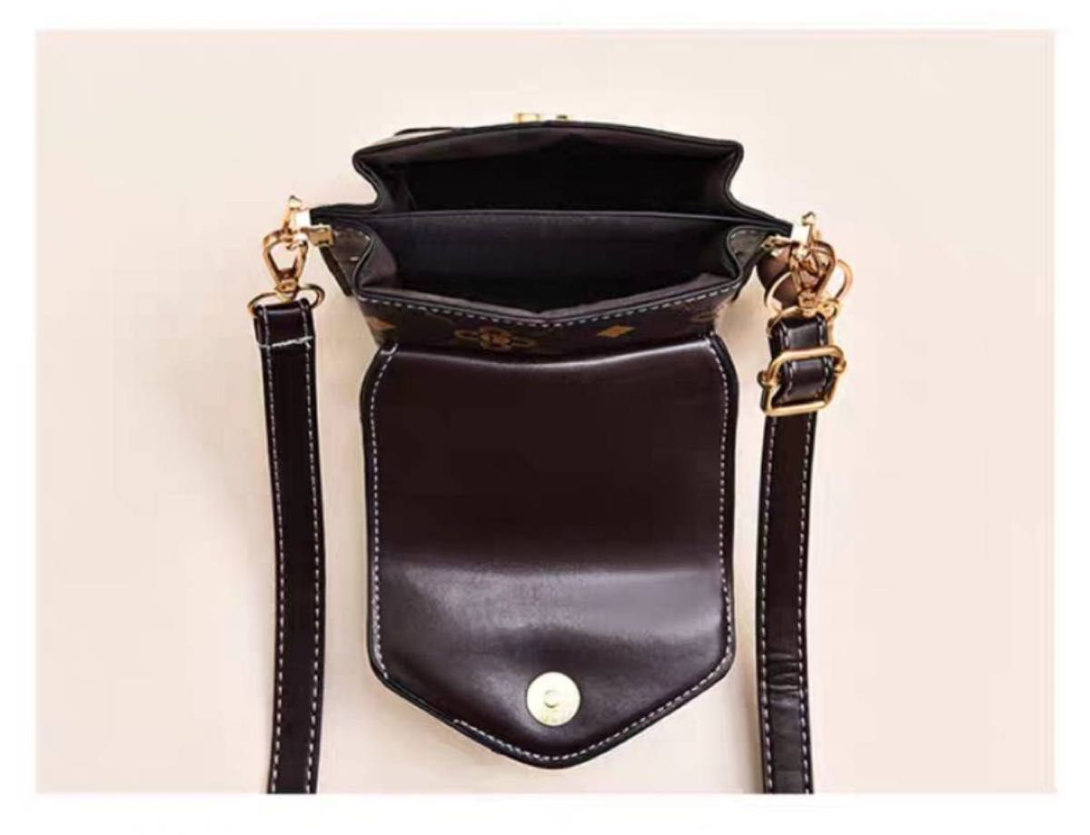 ブラック　ミニショルダーバッグ小中高大学生人気コンパクト機能性バッグ