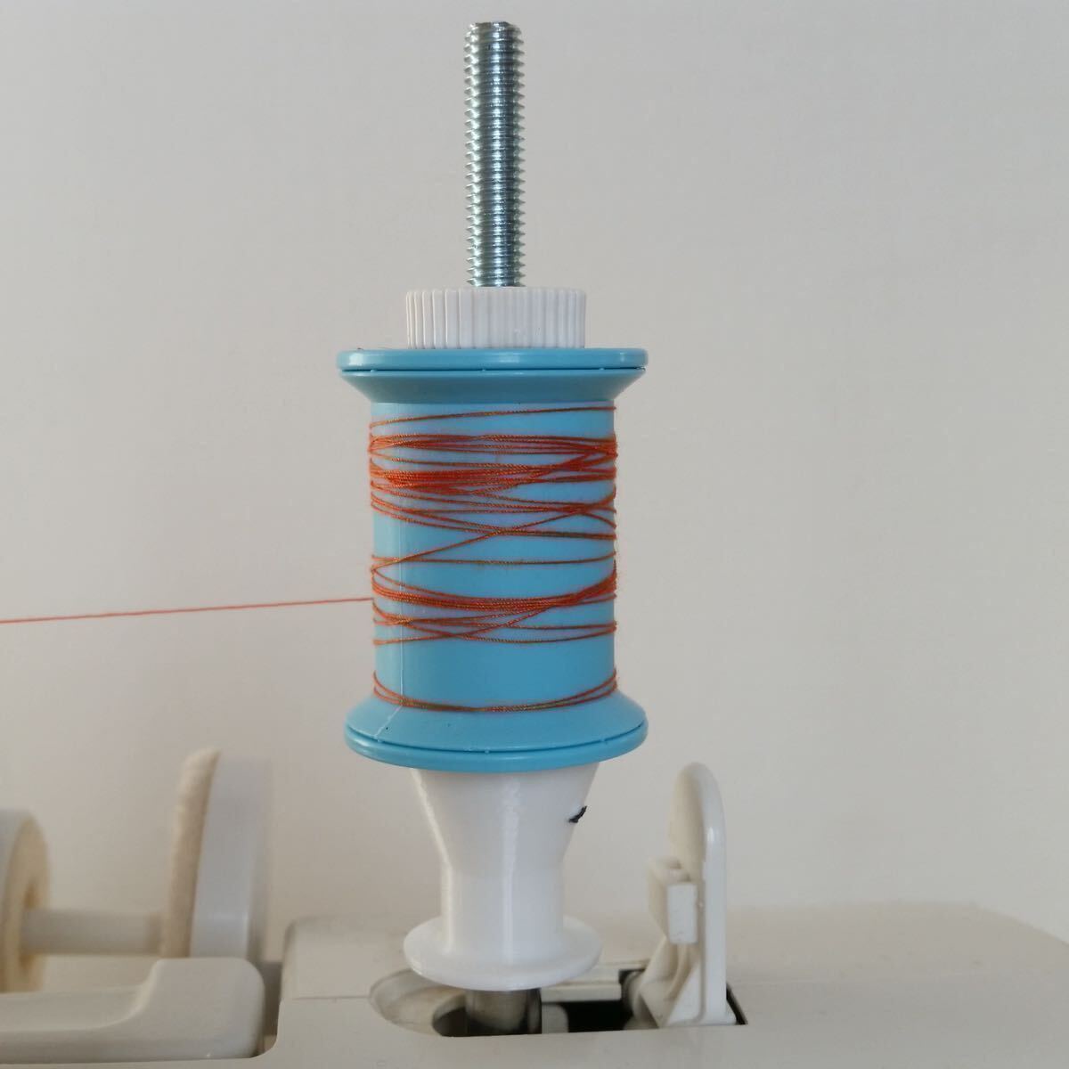  simple sewing-cotton Winder 0 thread to coil machine occupation for home use sewing machine. bobbin to coil mechanism . cover stitch sewing-cotton industry for overlock sewing machine thread . thread volume . small amount .
