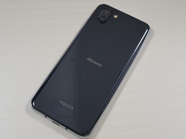 　★【39415WM】 ジャンク docomo SH-03K SHARP AQUOS R2 プレミアムブラック SIMロック解除済 1円 ! 1スタ !_画像2