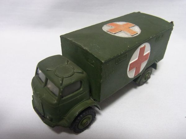 DINKY TOYS『べッドフォード軍用救急車』ルース品_画像1