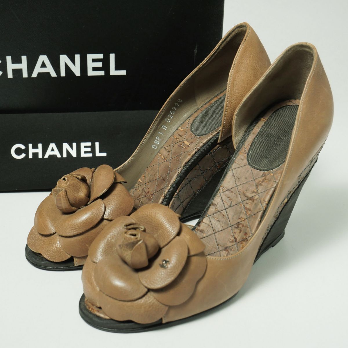 GP4235△伊製*CHANEL シャネル*レザー*カメリア*CC ココマーク*レザー*ウェッジ*パンプス*靴*G25998*ブラウン系*size36/23cm相当*箱付き_画像1