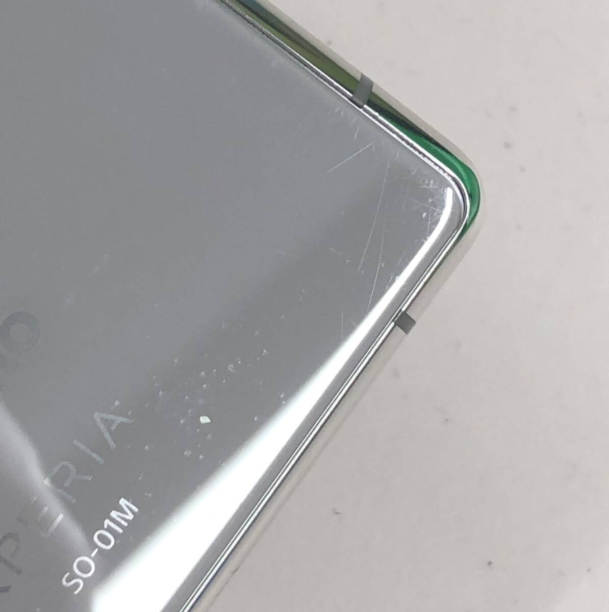 ★やや美品 Xperia 5 64GB SIMフリー 最大容量良好 格安SIM可 docomo 〇 SO-01M ホワイト 中古 新古品 BRK0600 A-3
