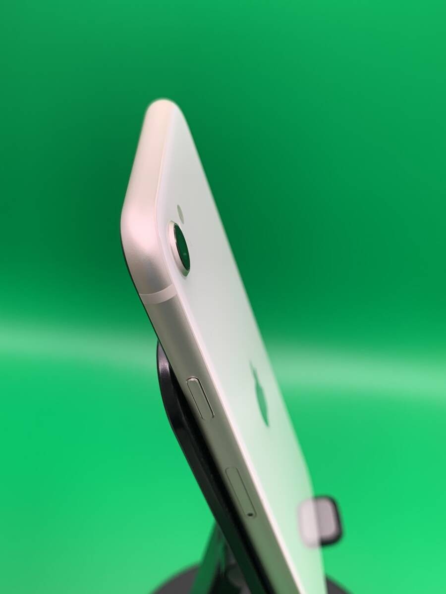 ★本体美品 iPhone SE 第3世代 64GB SIMフリー 格安SIM可 MMYD3J/A スターライト 中古 新古品 BP2212 6の画像6