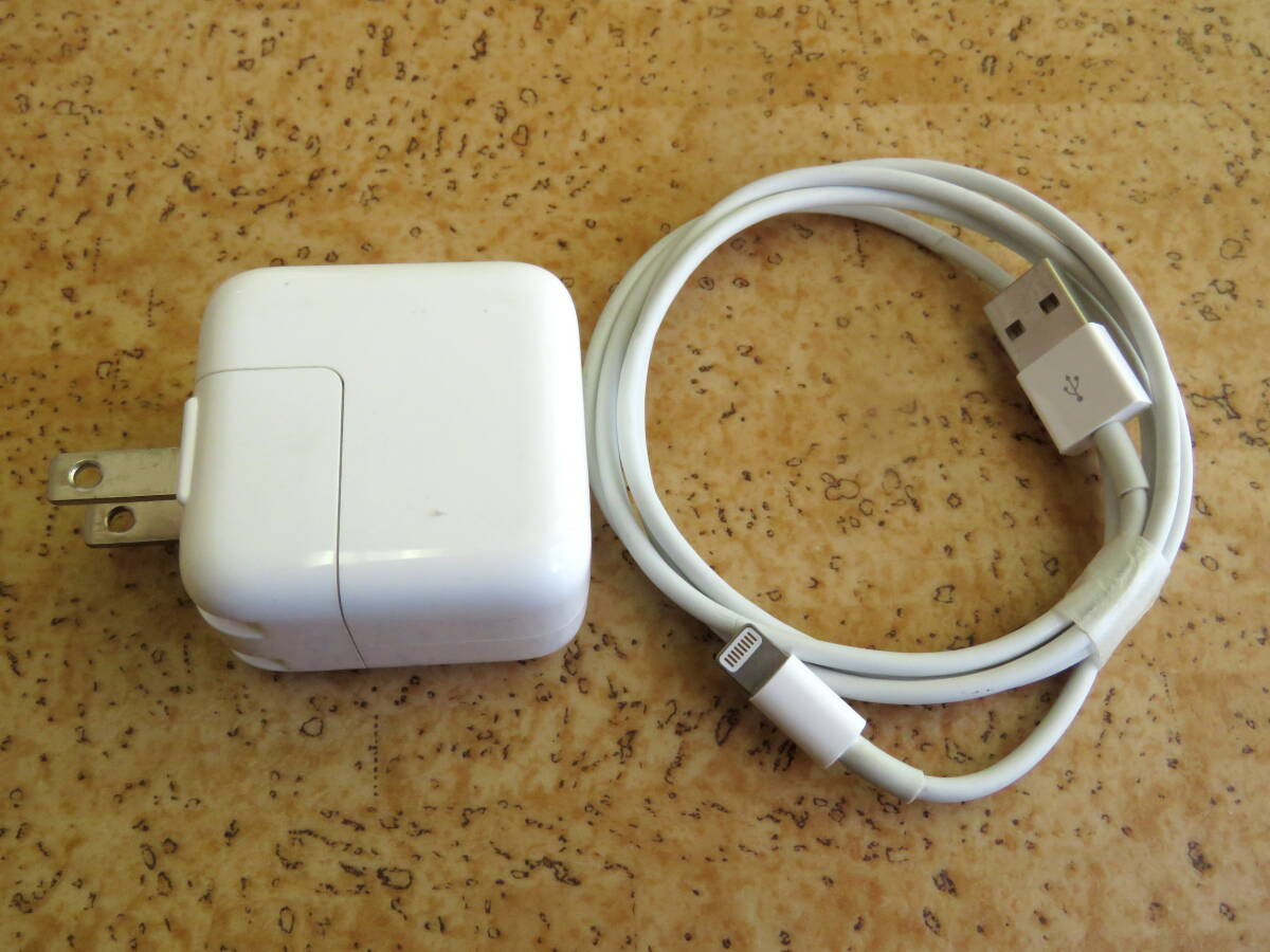 Apple 純正USB電源アダプター A1357 10W と ライトニングケーブル ★ 中古 ★ ACアダプタ USBアダプタ iPad_画像1
