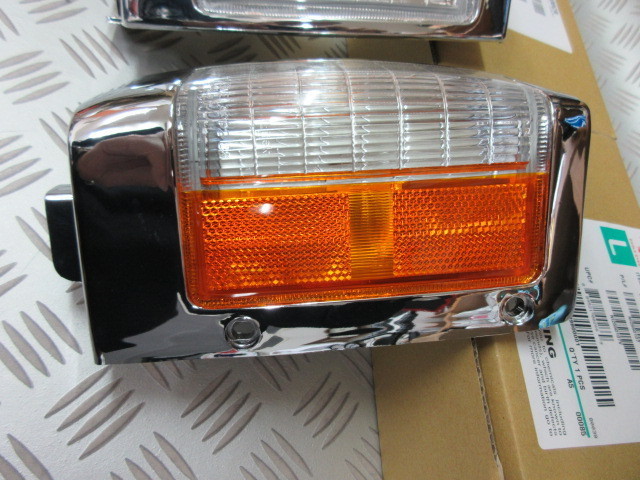 327D21.1990-1997 US 日産 Pickup D21 左右 フロント パーキング ランプ Chrome！純正OEM NEW！ EAGLE EYES製_画像2