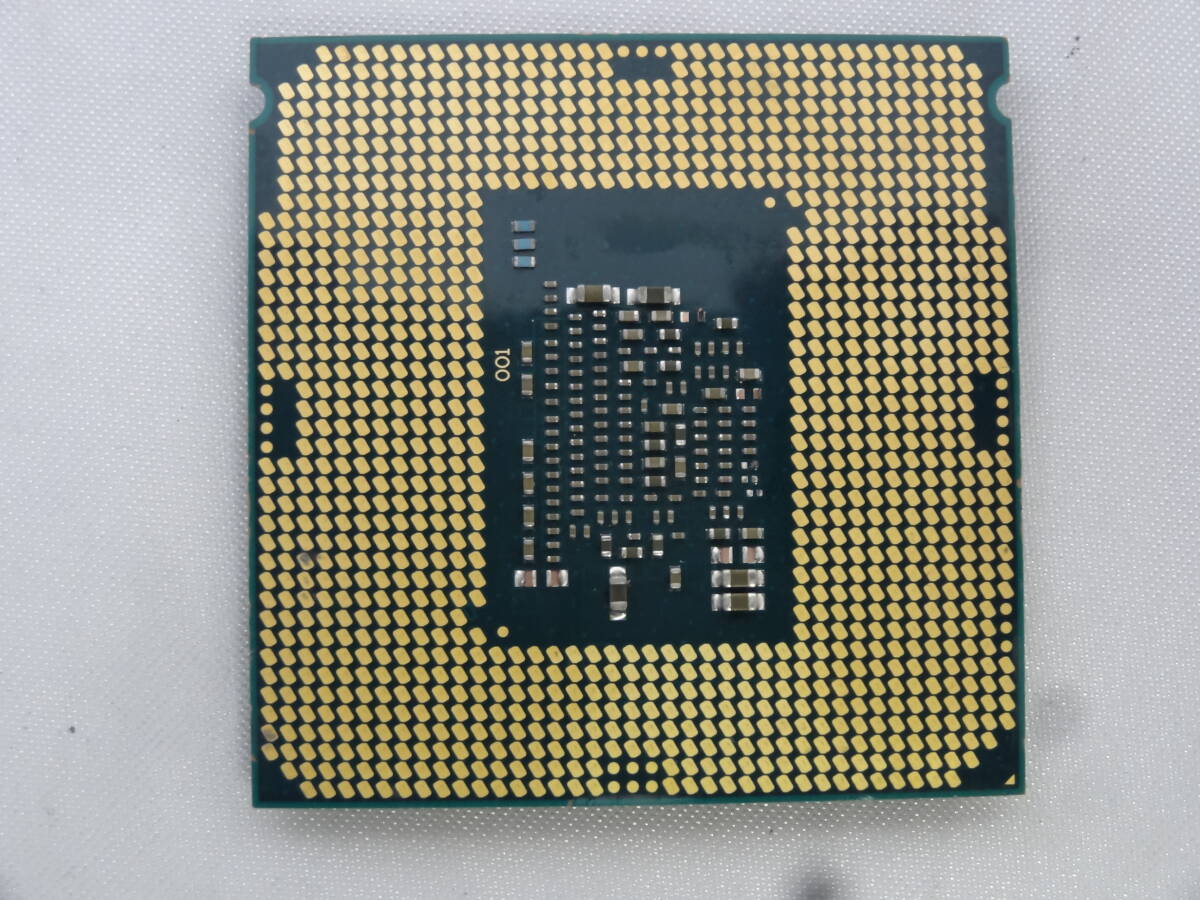 ★Intel / CPU Core i3-6100 3.70GHz 起動確認済★ジャンク！！_表面に傷あり