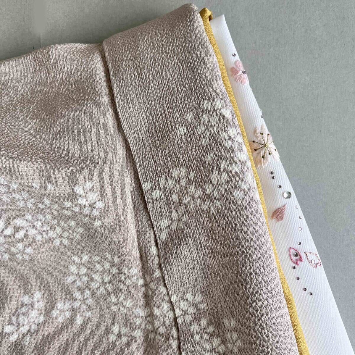 刺繍半衿　桜②　★ラインストーン　塩瀬★ポリエステル　洗える半衿　和装小物　手刺繍　ラメ　金糸　日本刺繍　フランス刺繍_着用例