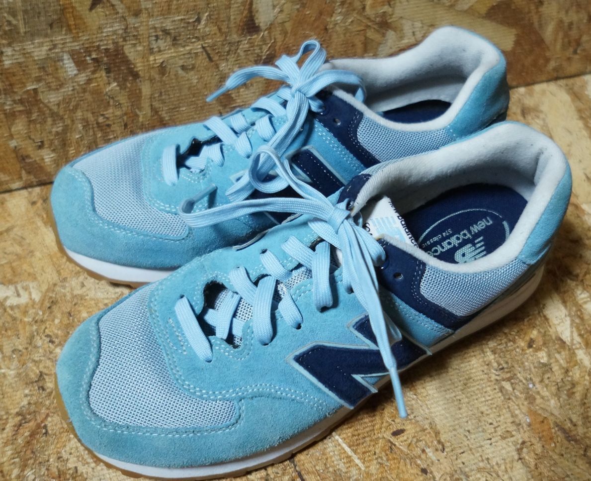 良品 NEW BALANCE 本革使用 ML574WYE US9 水色 ニューバランス_画像1