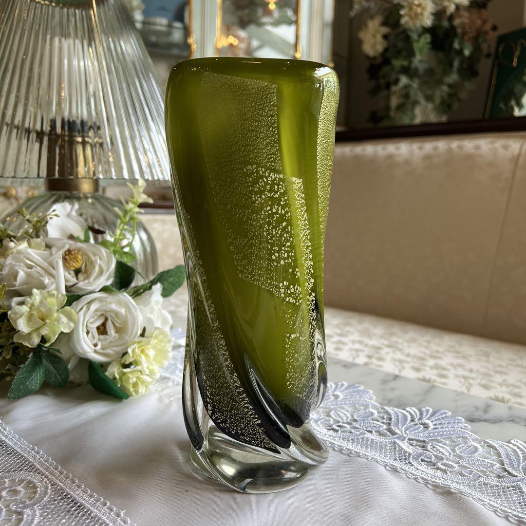 y956 KAMEI GLASS/カメイガラス グリーンと金箔のマーブル 光と遊ぶような美しいガラス花瓶 フラワーベース ガラス製 高さ23㎝_画像4