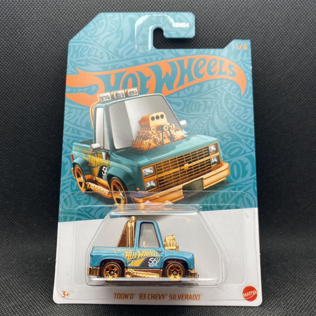 ☆ホットウィール☆2024 Hot Wheels Pearl & Chrome 56th Anniversary Toon’d ‘83 Chevy Silveradoの画像1