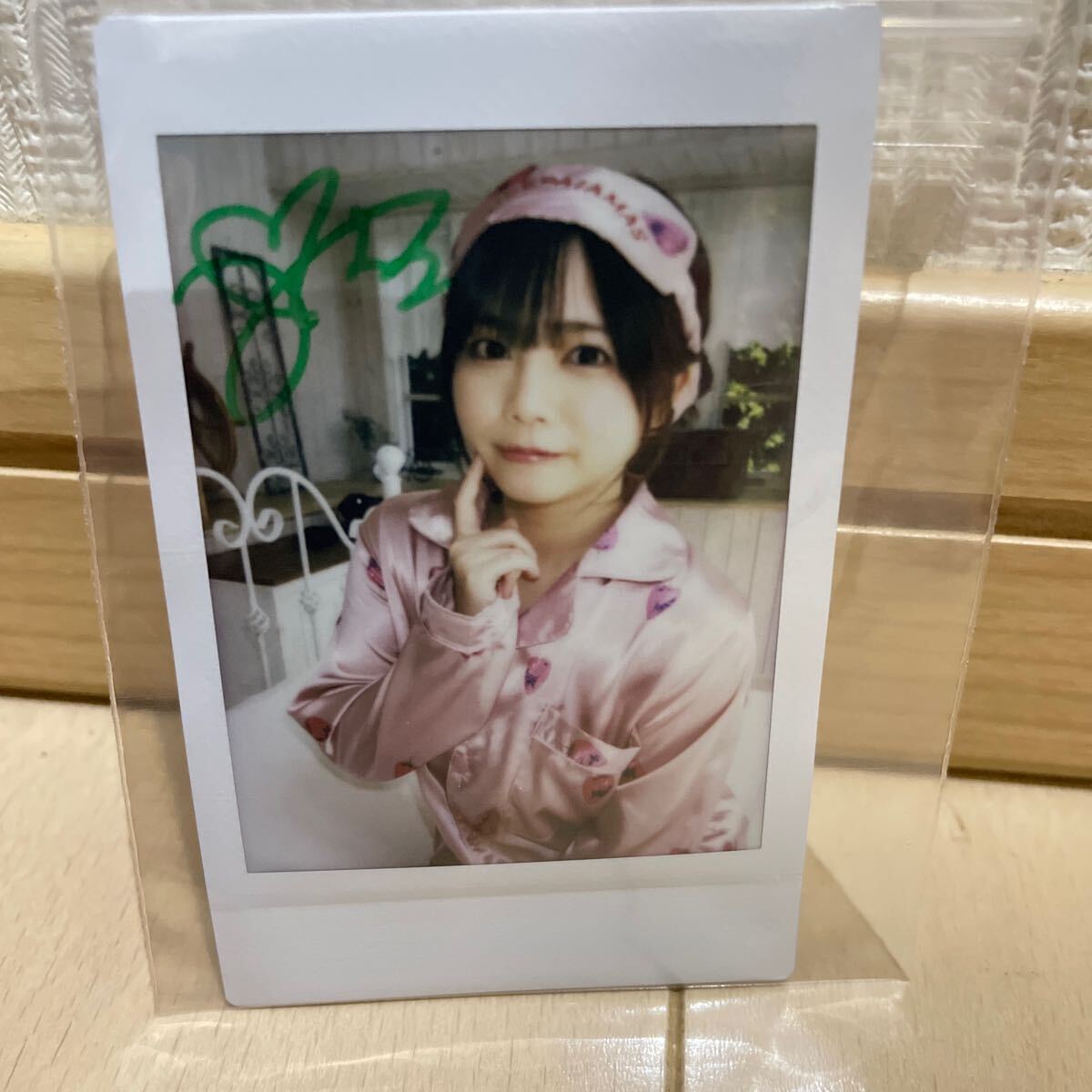  free shipping feather .. is . with autograph Cheki pyjamas 