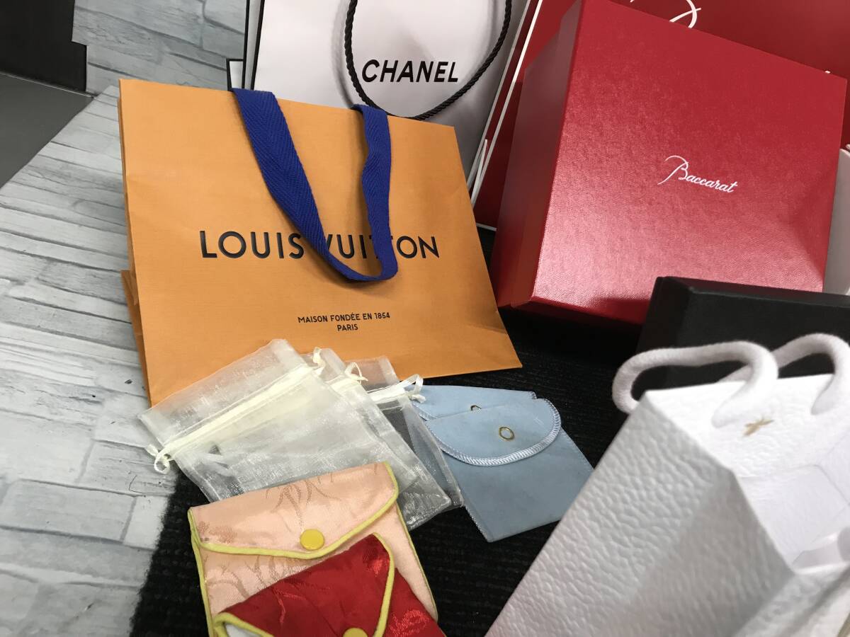 79☆空箱 ショップ袋 LOUIS VUITTON/DIOR/LOEWE/Cartier/CHANEL/BVLGARI など ブランド 巾着 カード 写真追加有りの画像8