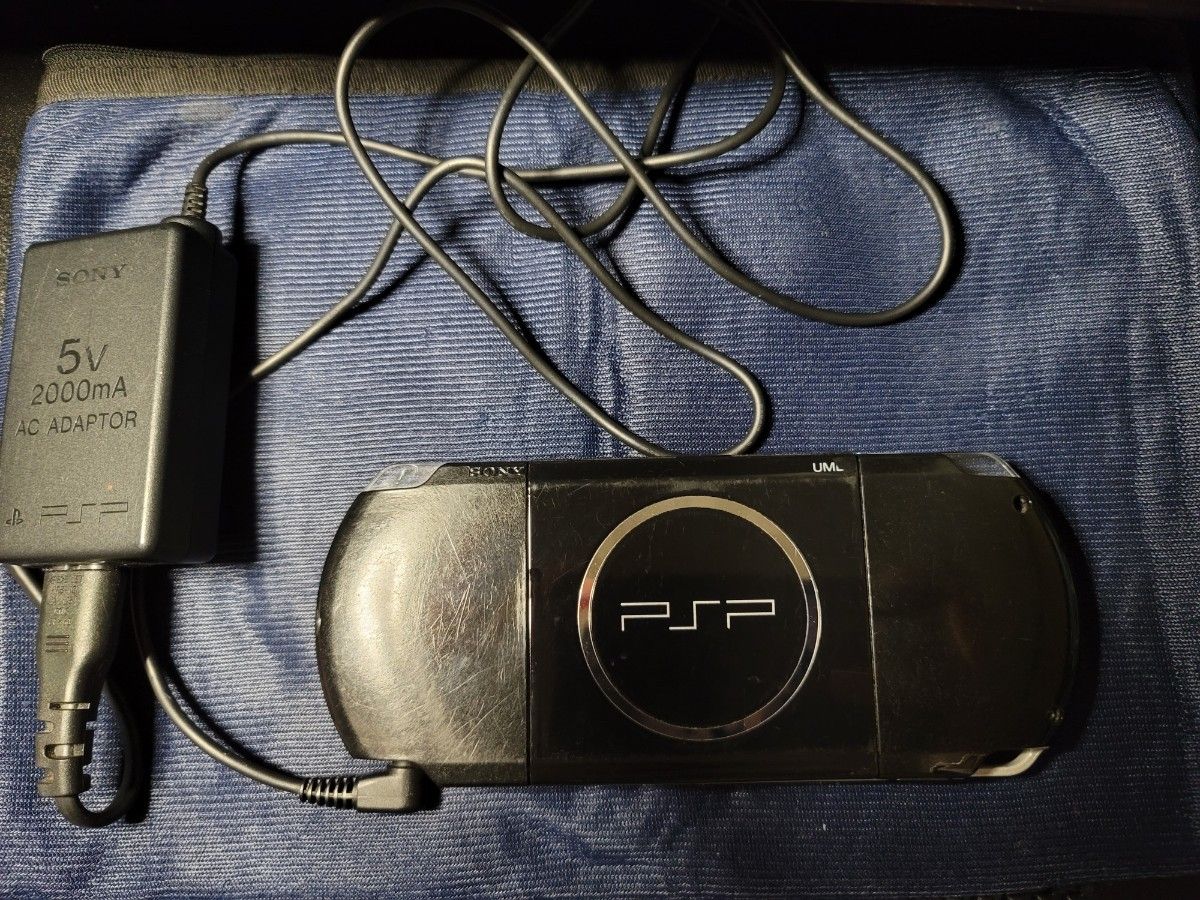 PSP3000 本体 + SD8G + 充電器 + バッテリー + 入れ物 + ソフト各種