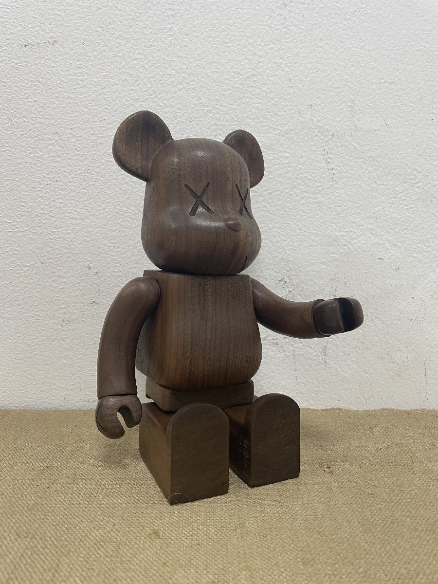 BE@RBRICK WORLD WIDE TOUR KAWS x カリモク x 400% by MEDICOM TOY ベアブリック 置物 ■ 中古 ■ 美品 ■ 箱付き_画像5