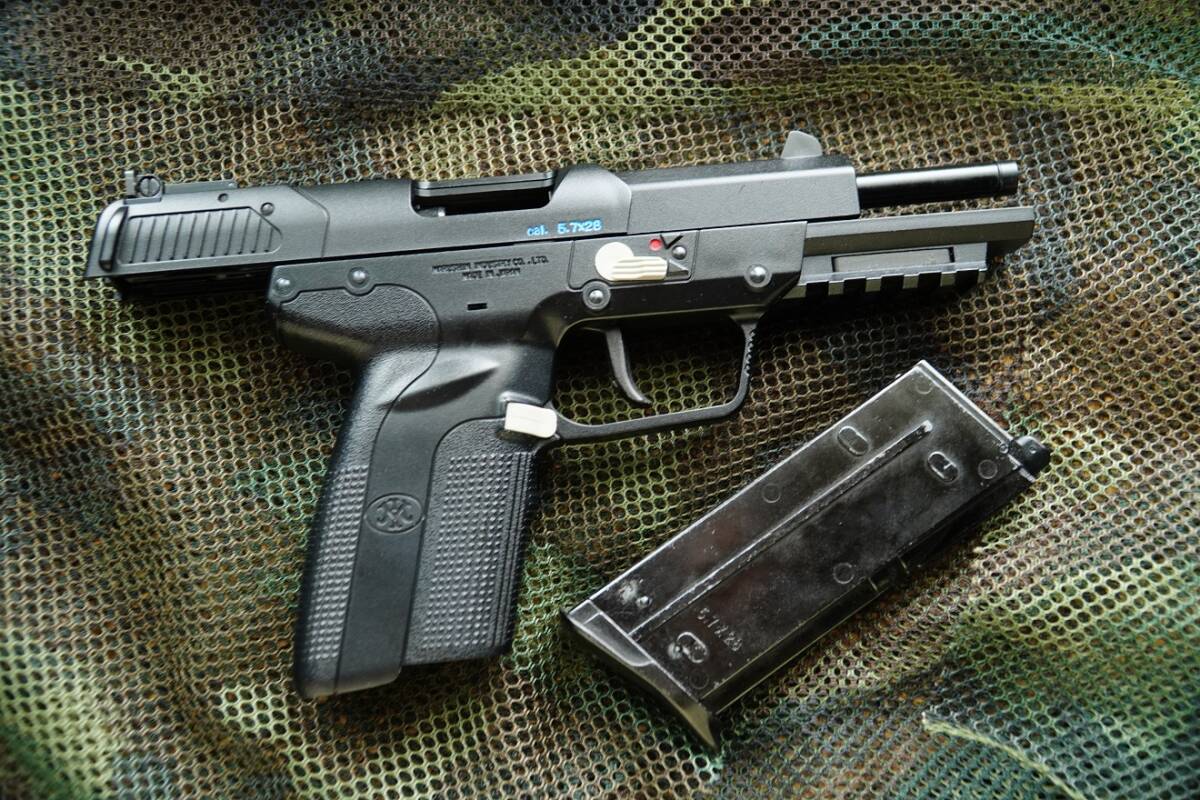 マルシン FN57 Five-seveN USG 6mm BBブローバック Don Hume FN57用革ホルスター　送料込み_画像4